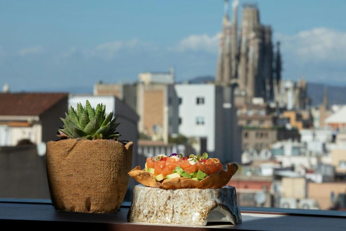 Comida en o cerca de este hotel