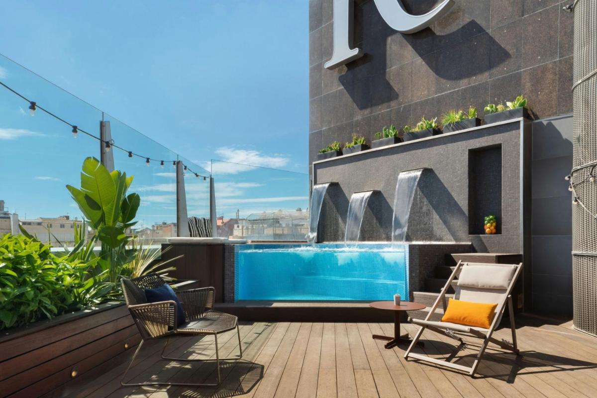 Piscina en o cerca de Renaissance Barcelona Hotel