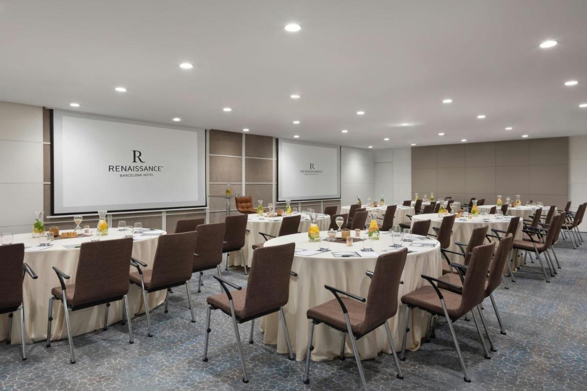 Zona business o sala de conferencias en Renaissance Barcelona Hotel