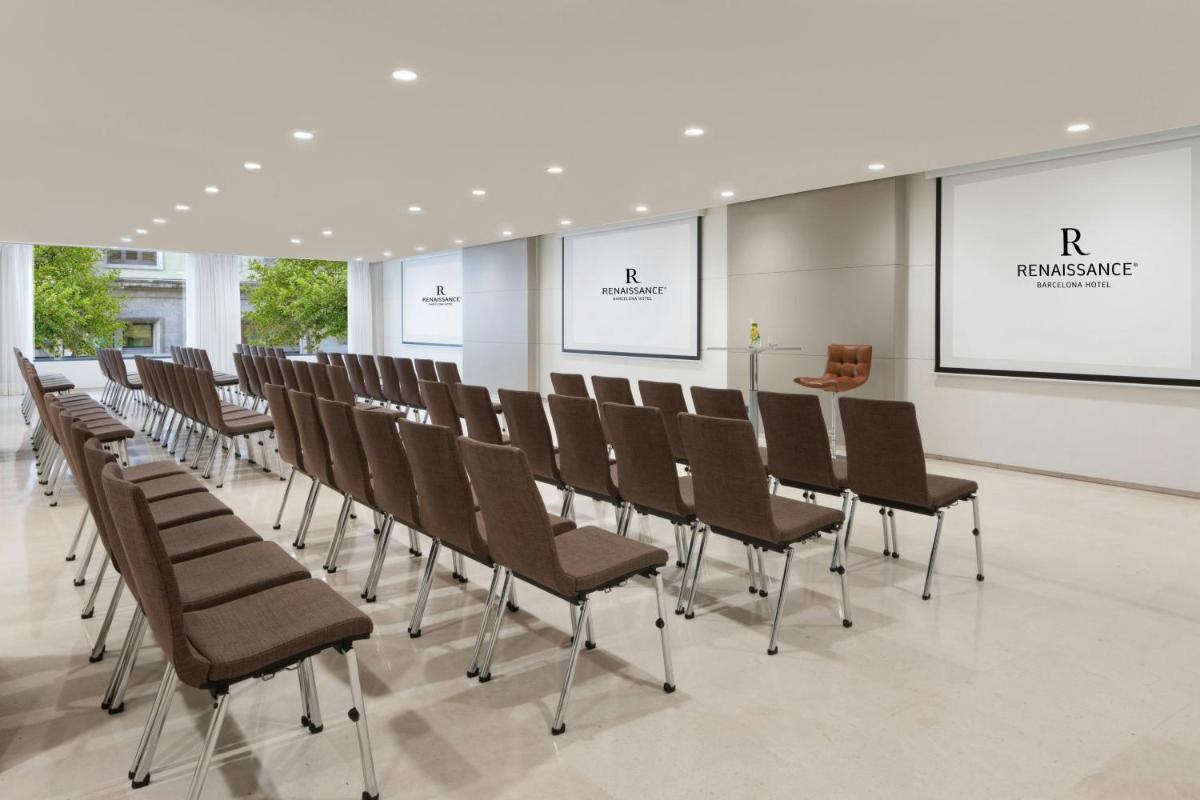 Zona business o sala de conferencias en Renaissance Barcelona Hotel