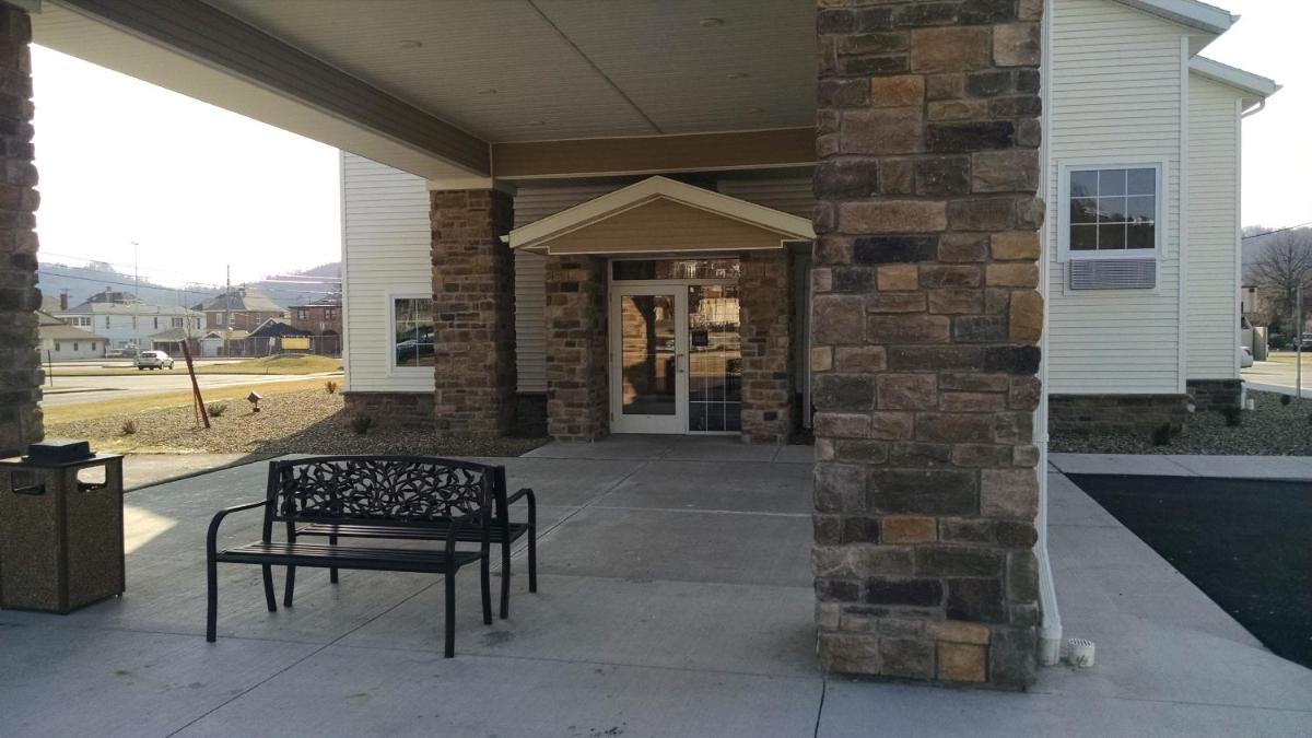 Cobblestone Inn & Suites - Ambridge - Housity