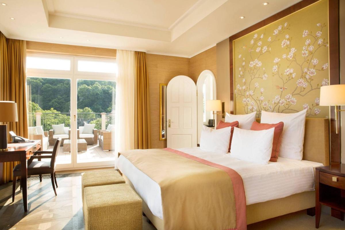 Ein Bett oder Betten in einem Zimmer der Unterkunft Falkenstein Grand, Autograph Collection Ein Bett oder Betten in einem Zimmer der Unterkunft Falkenstein Grand, Autograph Collection