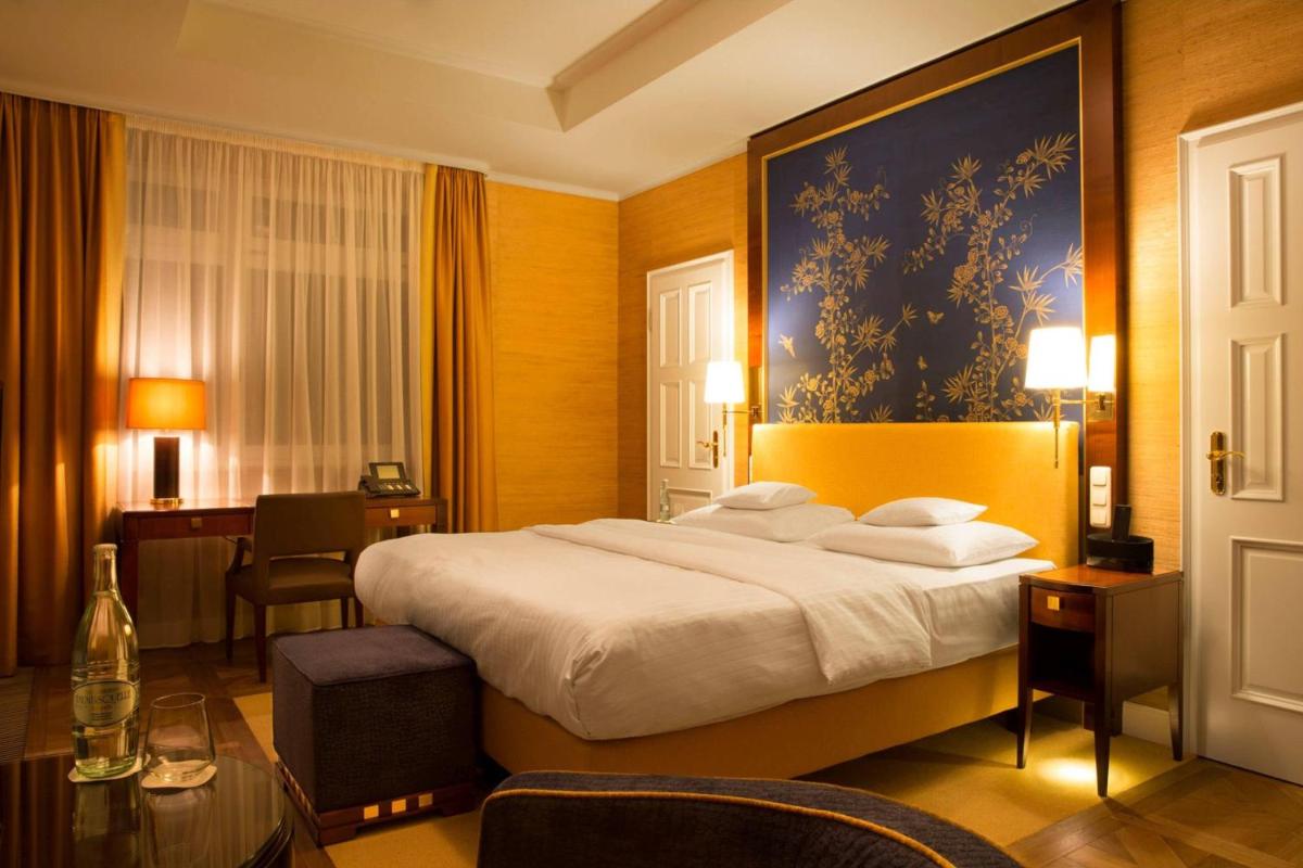 Ein Bett oder Betten in einem Zimmer der Unterkunft Falkenstein Grand, Autograph Collection Ein Bett oder Betten in einem Zimmer der Unterkunft Falkenstein Grand, Autograph Collection