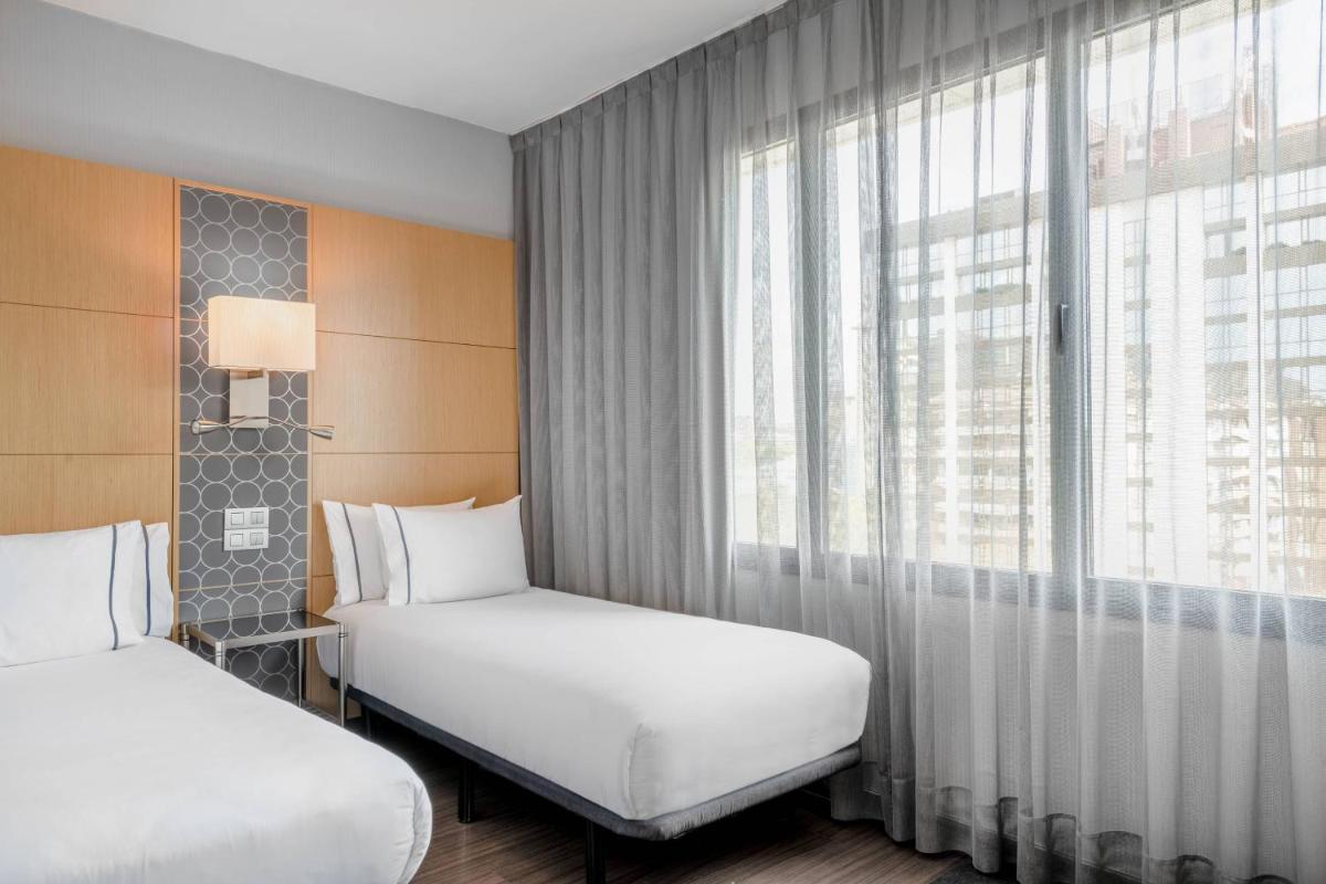 AC Hotel Victoria Suites by Marriott - Housity