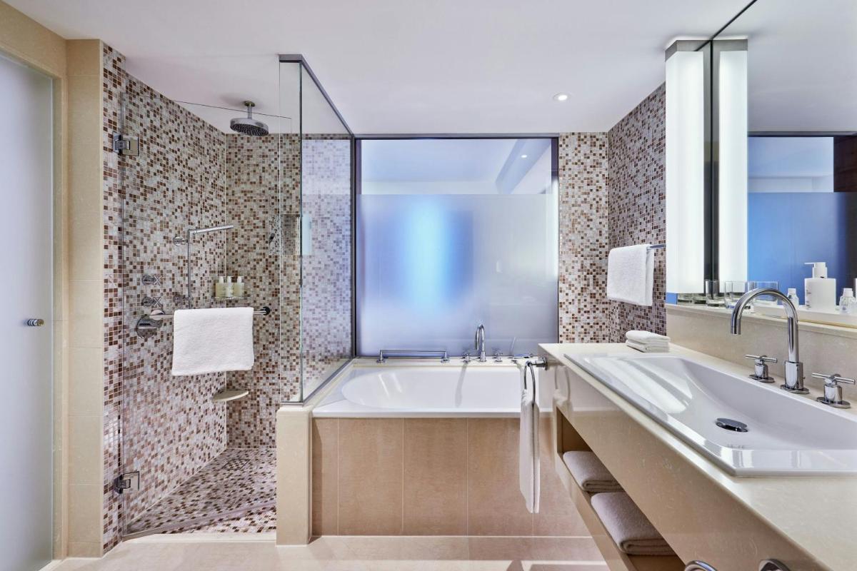 Ein Badezimmer in der Unterkunft JW Marriott Hotel Frankfurt