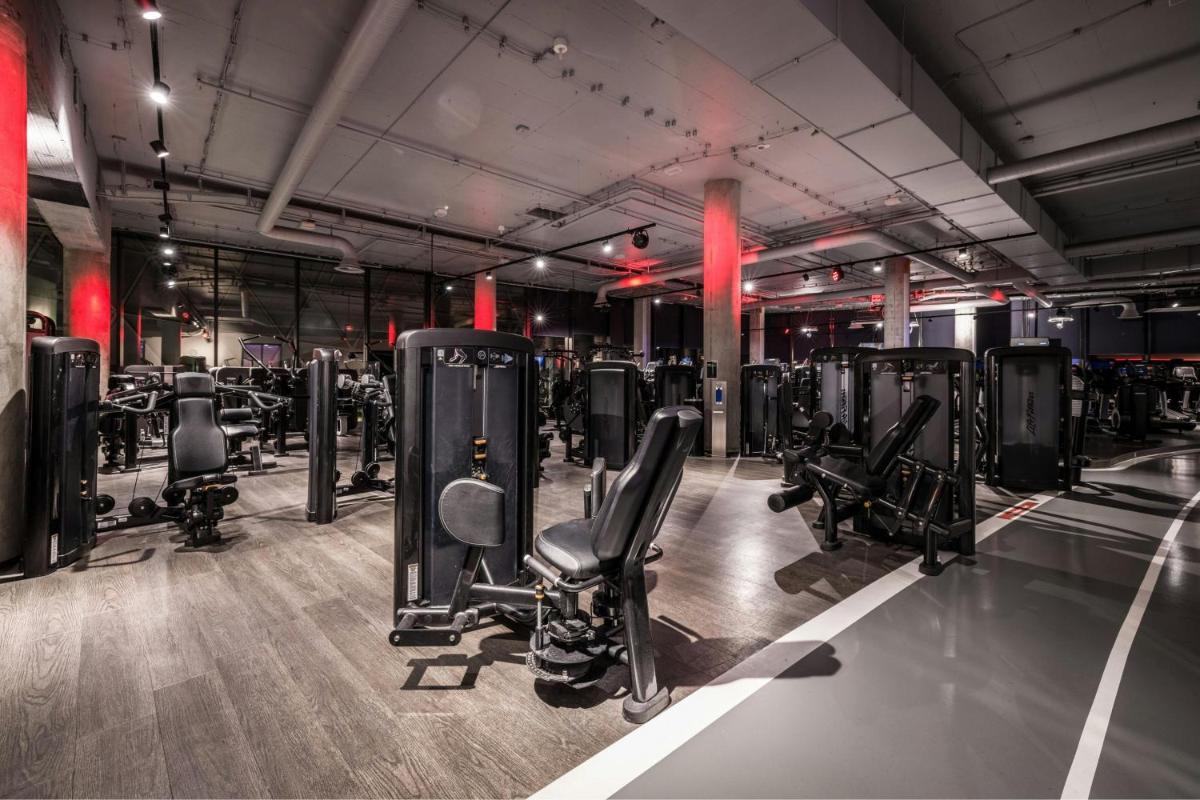 Das Fitnesscenter und/oder die Fitnesseinrichtungen in der Unterkunft JW Marriott Hotel Frankfurt