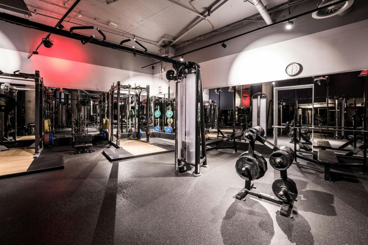 Das Fitnesscenter und/oder die Fitnesseinrichtungen in der Unterkunft JW Marriott Hotel Frankfurt