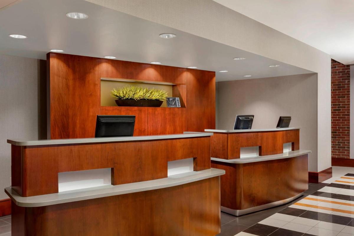 Courtyard by Marriott Boston Cambridge - Housity