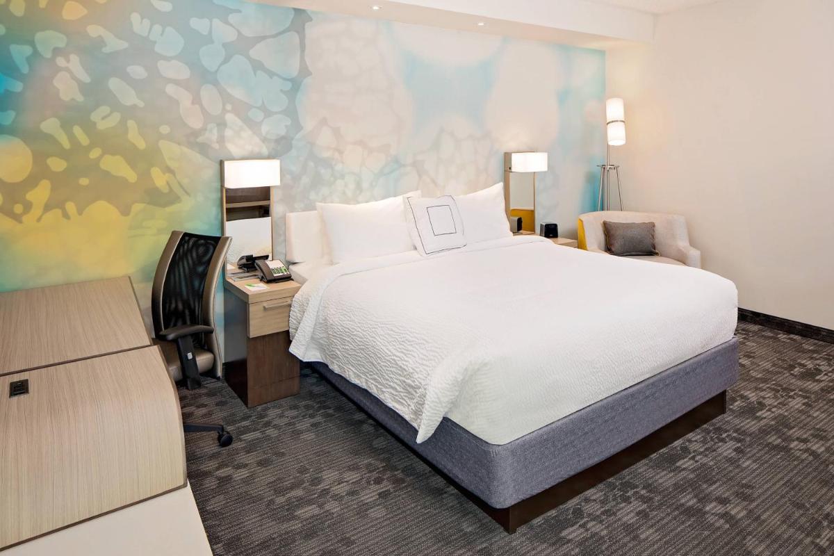 Courtyard by Marriott Dallas Downtown/Reunion District - Housity