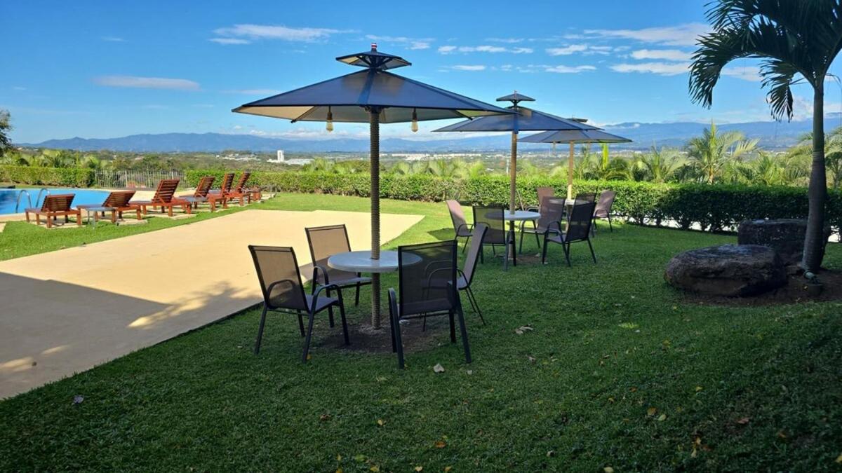 COSTA RICA, Apartamento en condominio Avalon Country Club,Santa Ana, terraza,balcon, restaurante, piscina, tenis,gimnasio - Housity