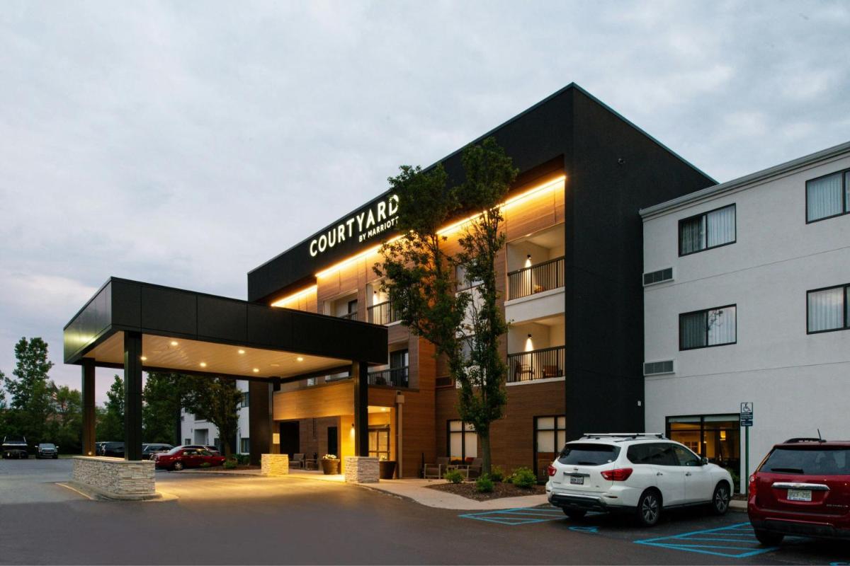 Courtyard Detroit Utica - Housity