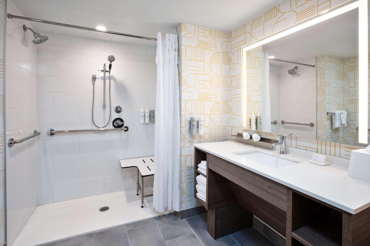 Home2 Suites By Hilton Grand Rapids Northeast - Housity