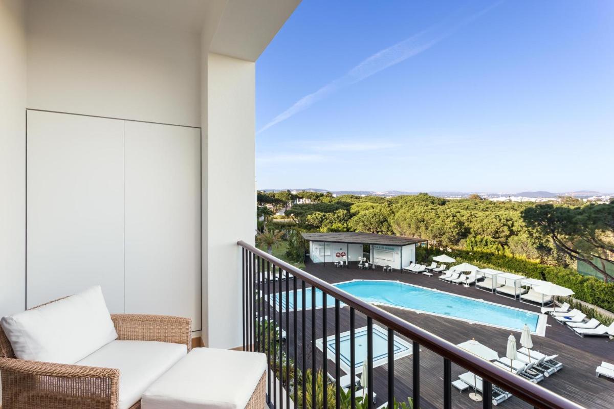 A piscina em ou perto de Pine Cliffs Ocean Suites, a Luxury Collection Resort & Spa, Algarve