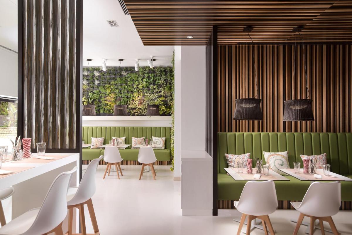 Uma área de estar em Pine Cliffs Ocean Suites, a Luxury Collection Resort & Spa, Algarve