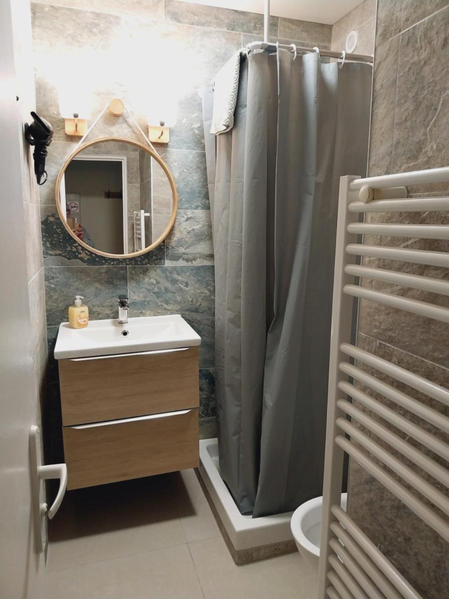 T2 Rez de chaussée climatisé jardin parking privé - Housity