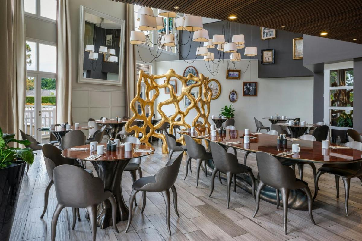 Restaurant ou autre lieu de restauration dans l'établissement Renaissance Paris Hippodrome de St. Cloud Hotel