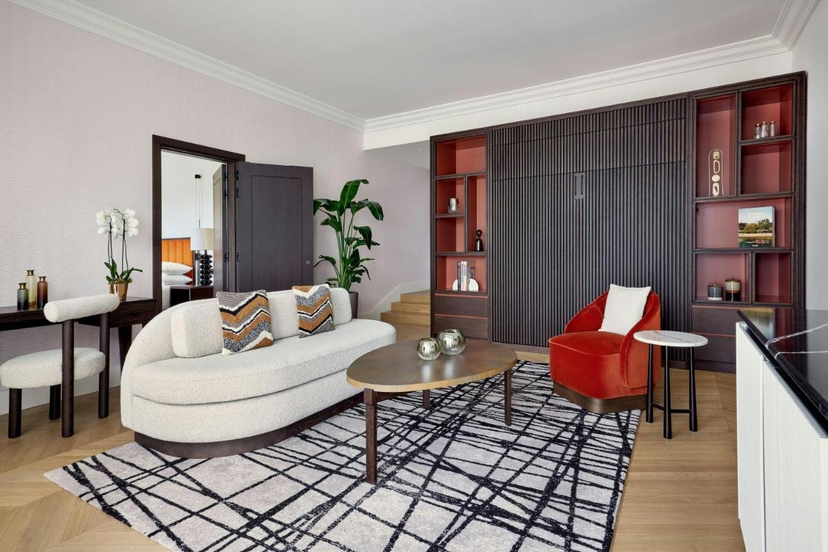 Coin salon dans l'établissement Paris Marriott Champs Elysees Hotel