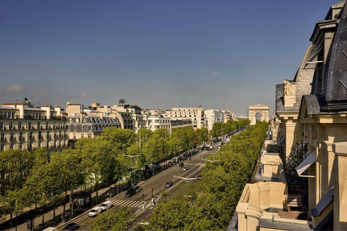 Vue générale sur Paris ou vue de la ville depuis l'hôtel