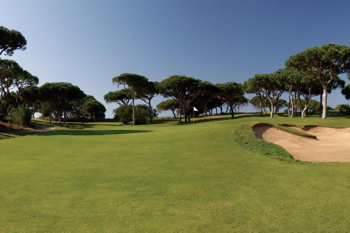 As comodidades de golfe no hotel ou nas proximidades
