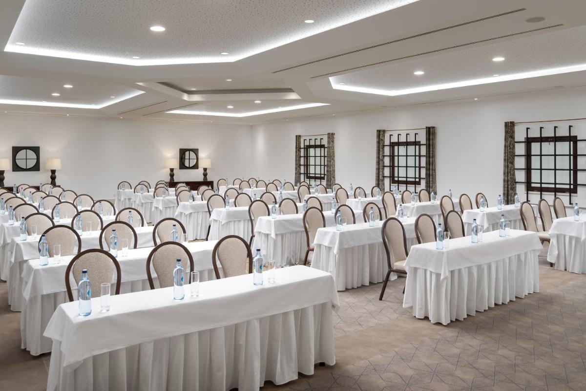 A área empresarial e/ ou a sala de conferências de Pine Cliffs Ocean Suites, a Luxury Collection Resort & Spa, Algarve