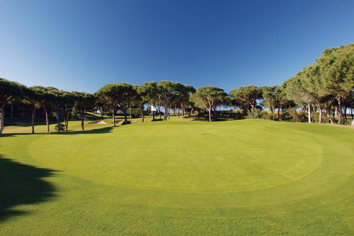 As comodidades de golfe no hotel ou nas proximidades