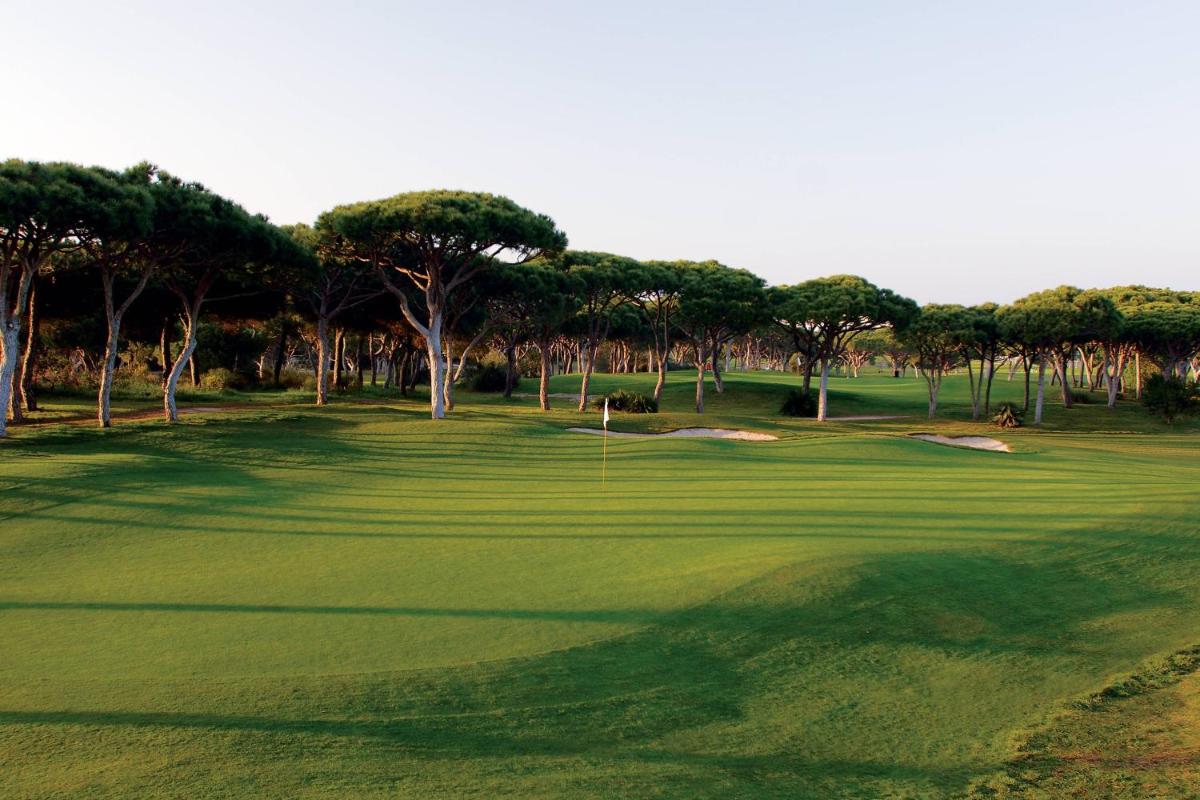 As comodidades de golfe no hotel ou nas proximidades
