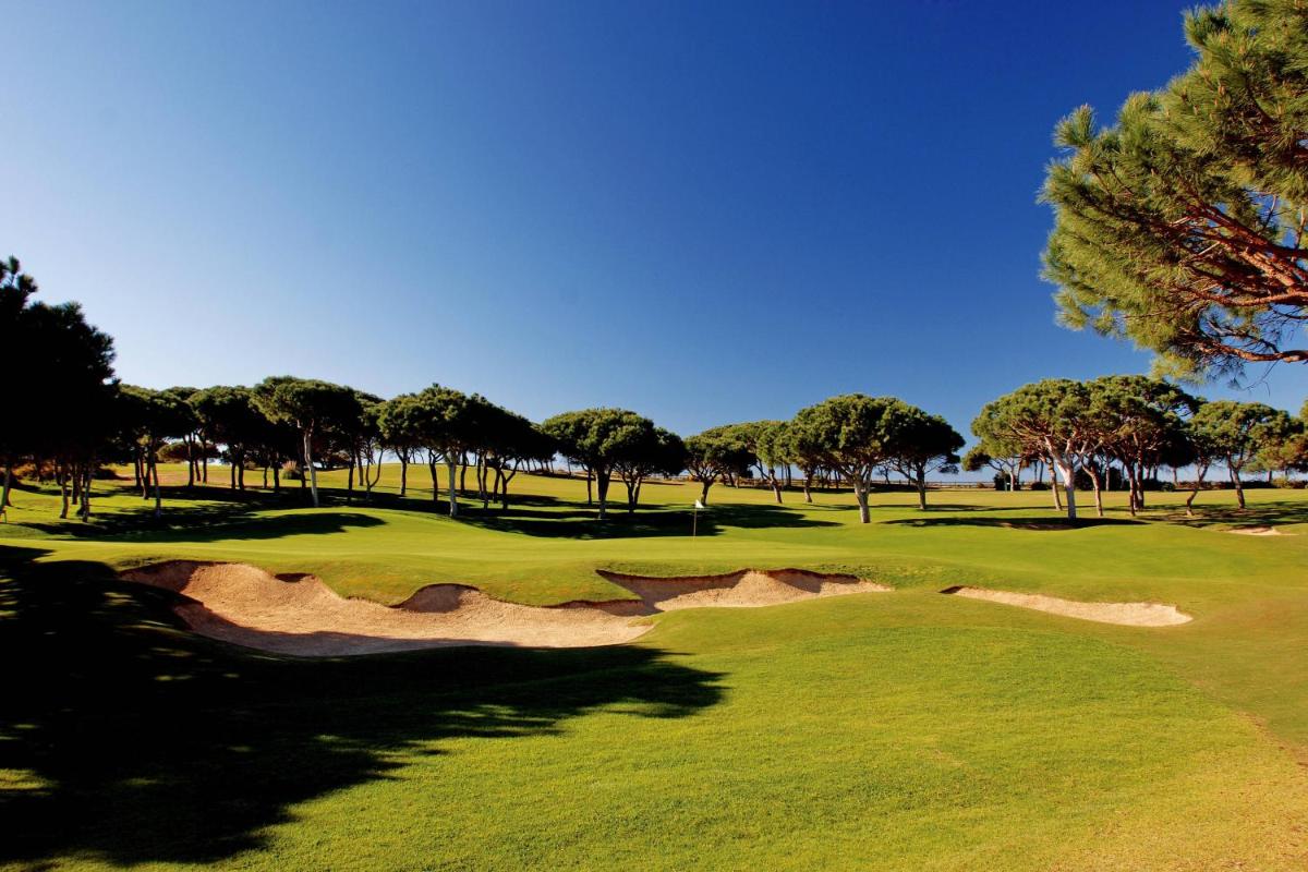As comodidades de golfe no hotel ou nas proximidades