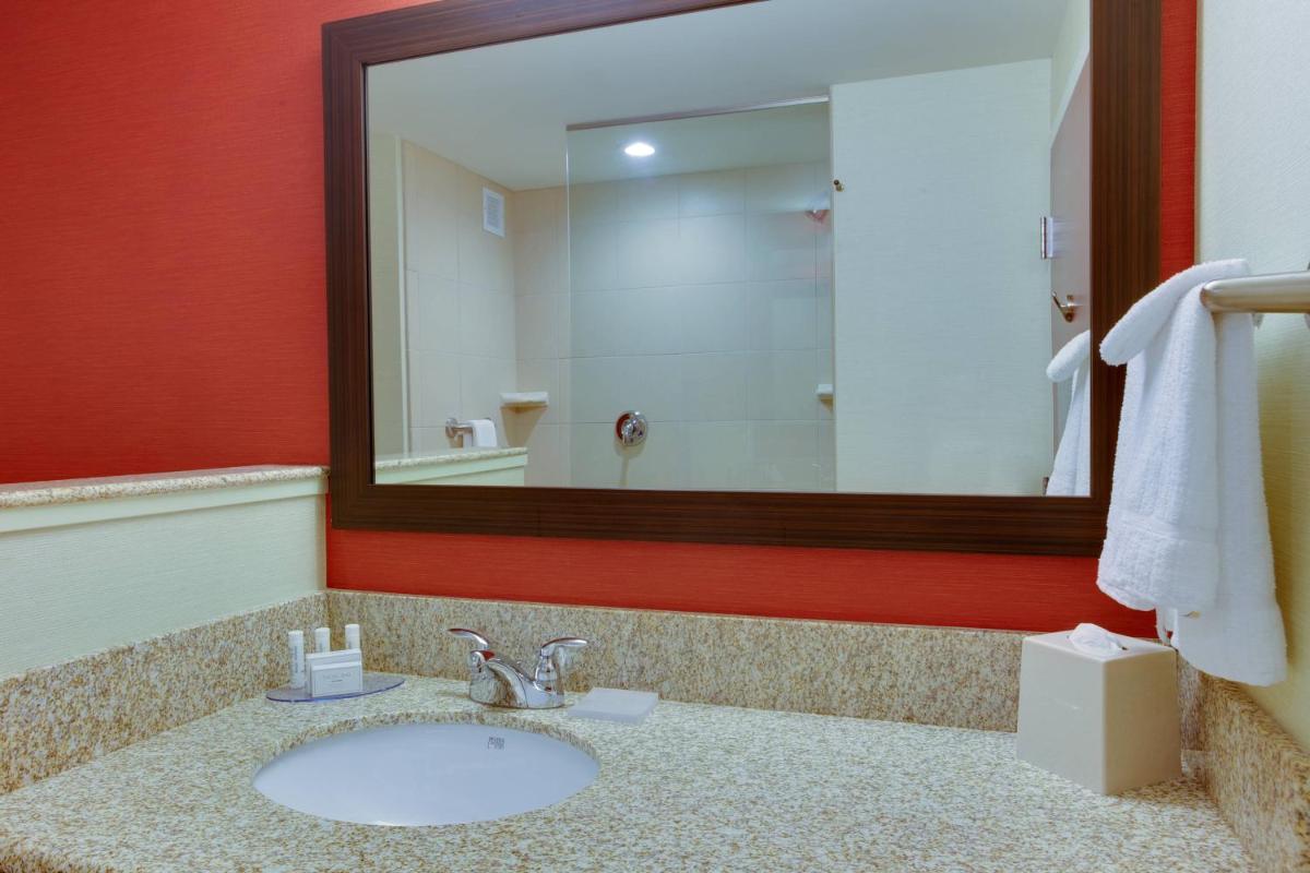 Courtyard by Marriott Pittsburgh North/Cranberry Woods - Housity