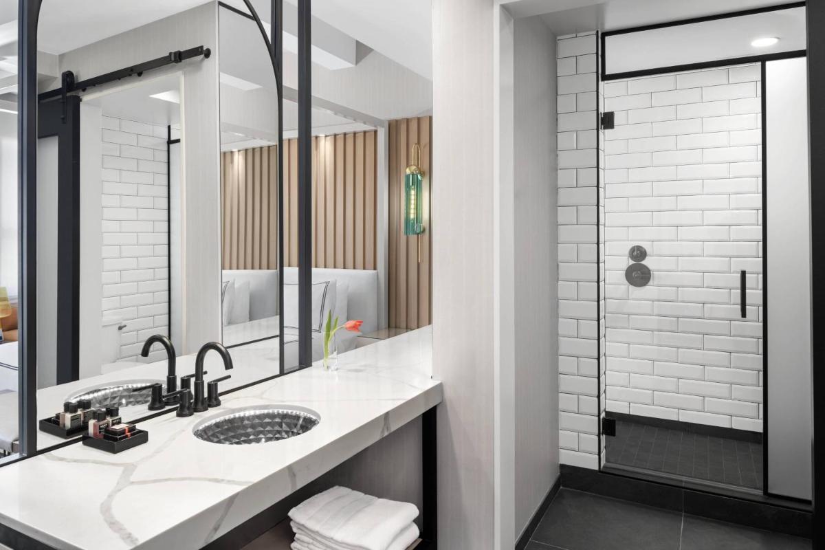 Glass Light Hotel & Gallery, Autograph Collection - Housity