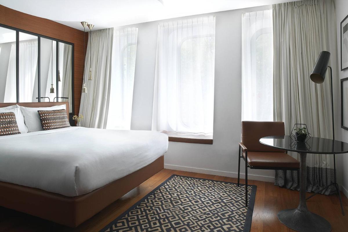 Un ou plusieurs lits dans un hébergement de l'établissement Renaissance Paris Republique Hotel & Spa