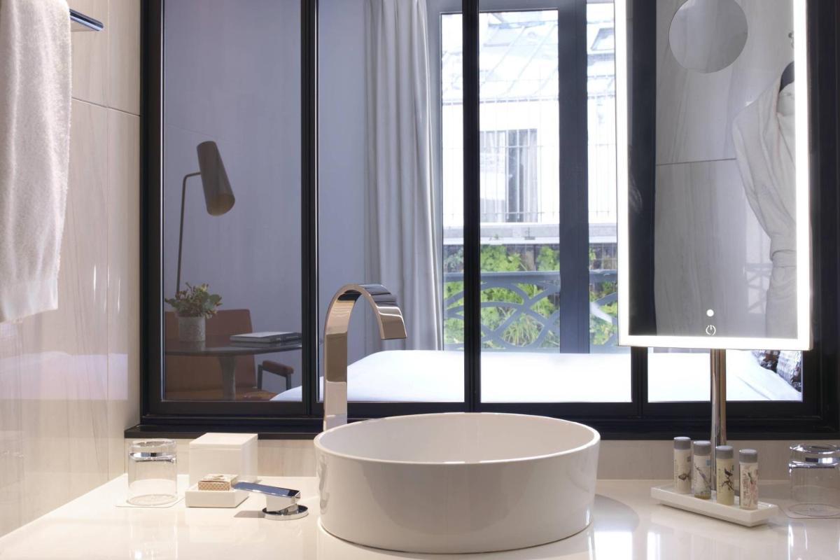 Salle de bains dans l'établissement Renaissance Paris Republique Hotel & Spa