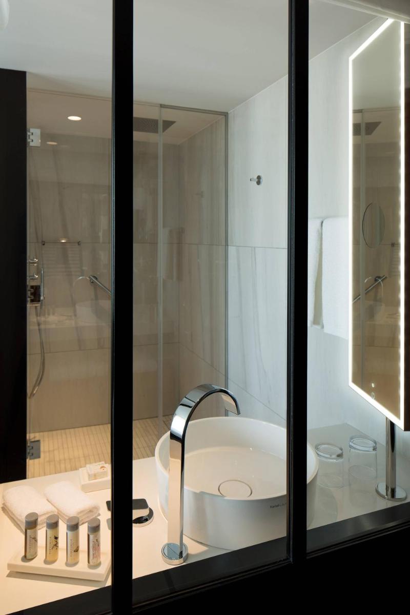 Salle de bains dans l'établissement Renaissance Paris Republique Hotel & Spa
