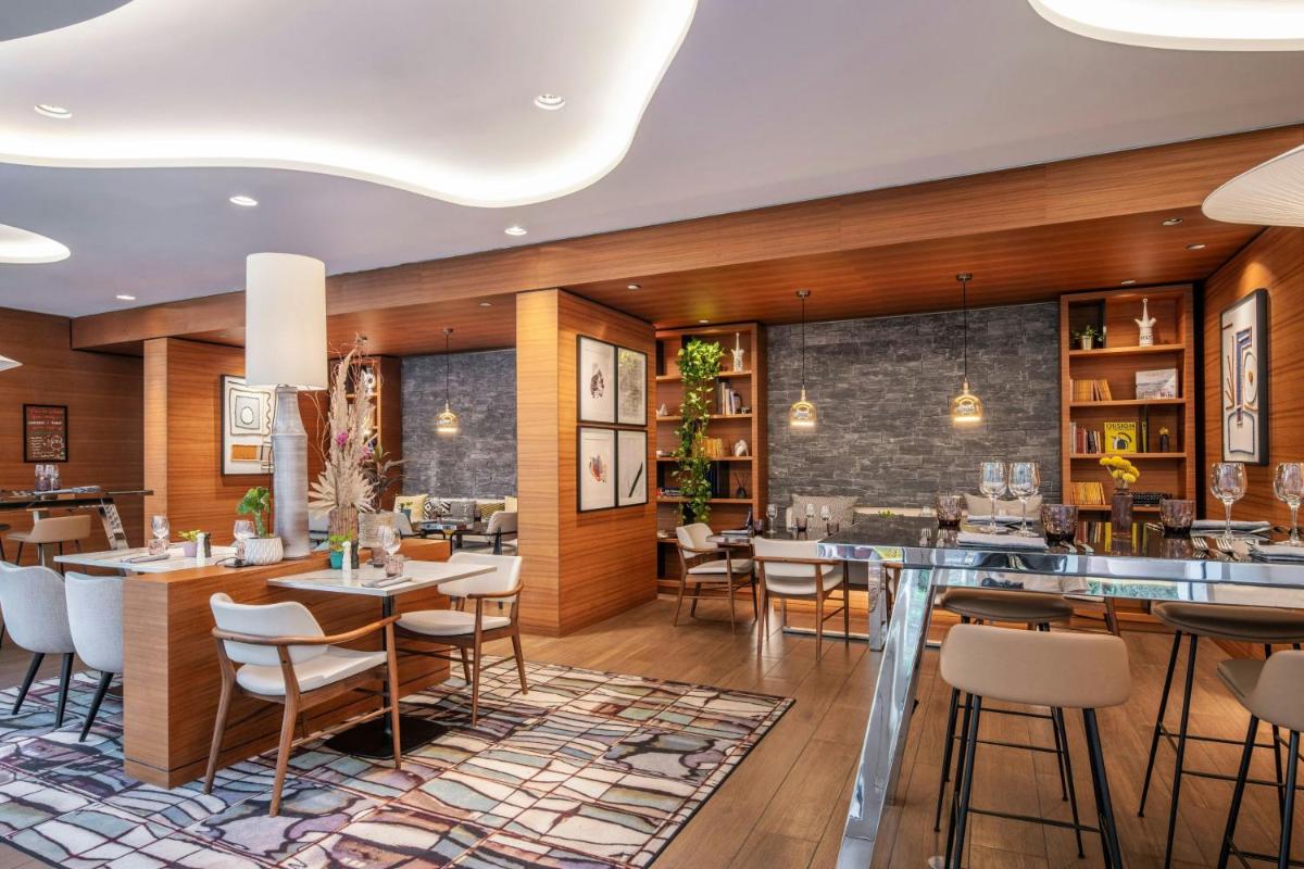 Restaurant ou autre lieu de restauration dans l'établissement Renaissance Paris Republique Hotel & Spa