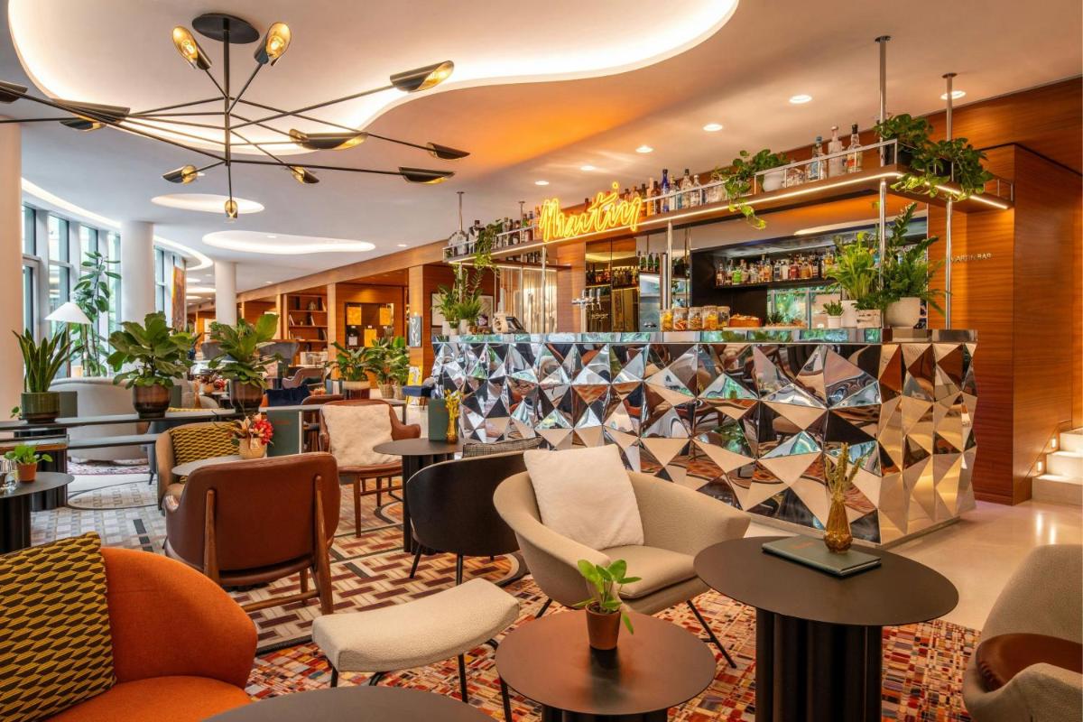 Restaurant ou autre lieu de restauration dans l'établissement Renaissance Paris Republique Hotel & Spa