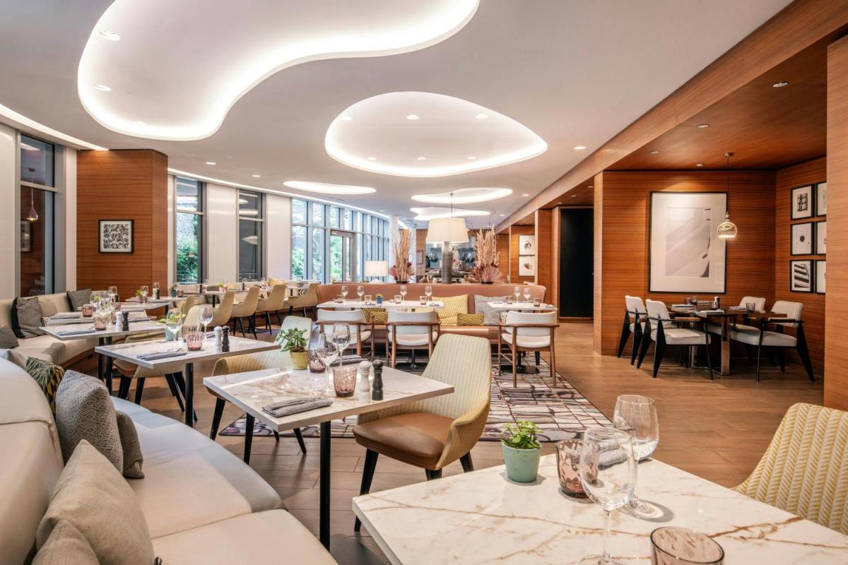 Restaurant ou autre lieu de restauration dans l'établissement Renaissance Paris Republique Hotel & Spa