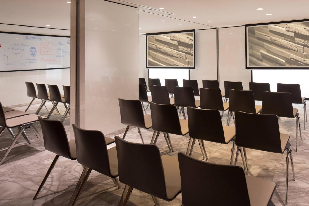 Espace de conférence ou salle de réunion dans l'établissement Renaissance Paris Republique Hotel & Spa