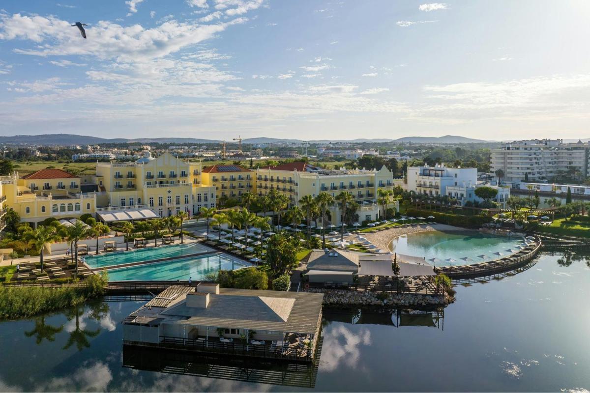 A piscina em ou perto de Domes Lake Algarve, Autograph Collection