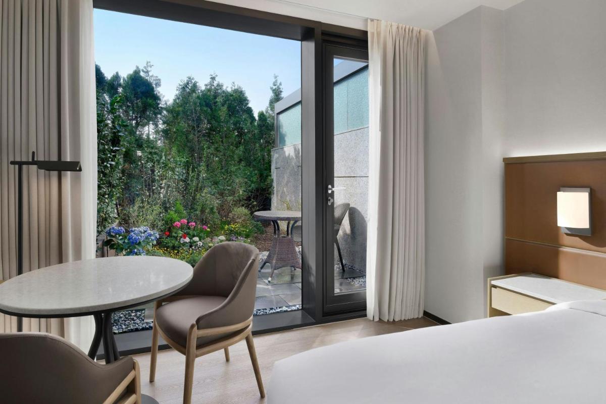 AC Hotel by Marriott Seoul Gangnam - Housity