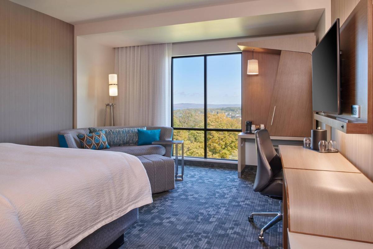 Courtyard by Marriott Petoskey at Victories Square - Housity