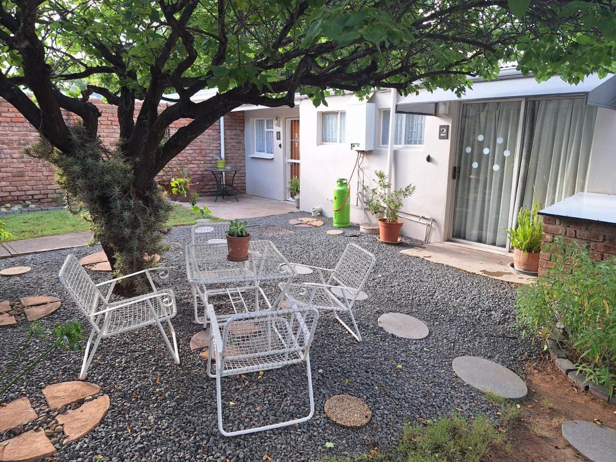 Mechell's Accomodation - Housity