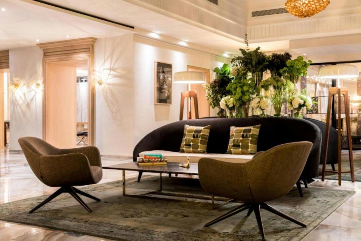Coin salon dans l'établissement Renaissance Paris Vendome Hotel