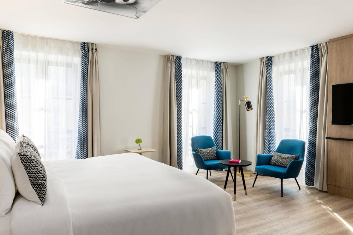 Télévision ou salle de divertissement dans l'établissement Renaissance Paris Vendome Hotel