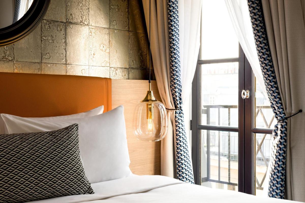 Un ou plusieurs lits dans un hébergement de l'établissement Renaissance Paris Vendome Hotel