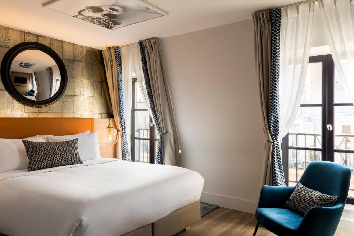 Un ou plusieurs lits dans un hébergement de l'établissement Renaissance Paris Vendome Hotel