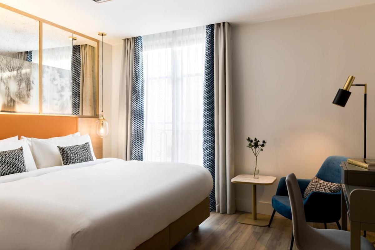 Un ou plusieurs lits dans un hébergement de l'établissement Renaissance Paris Vendome Hotel