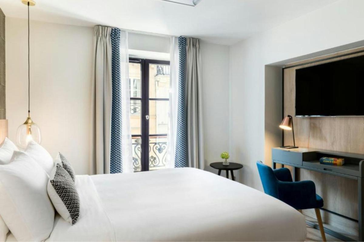 Un ou plusieurs lits dans un hébergement de l'établissement Renaissance Paris Vendome Hotel