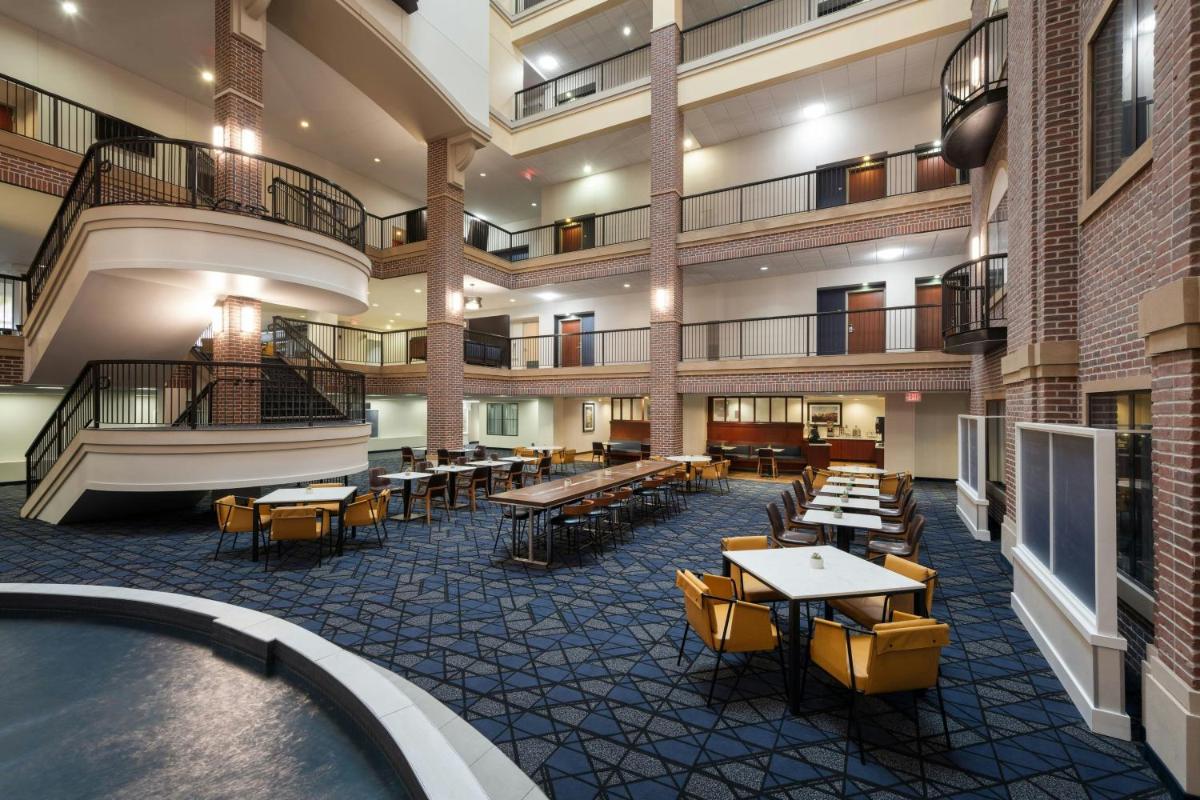 Courtyard by Marriott Wichita at Old Town - Hizvo