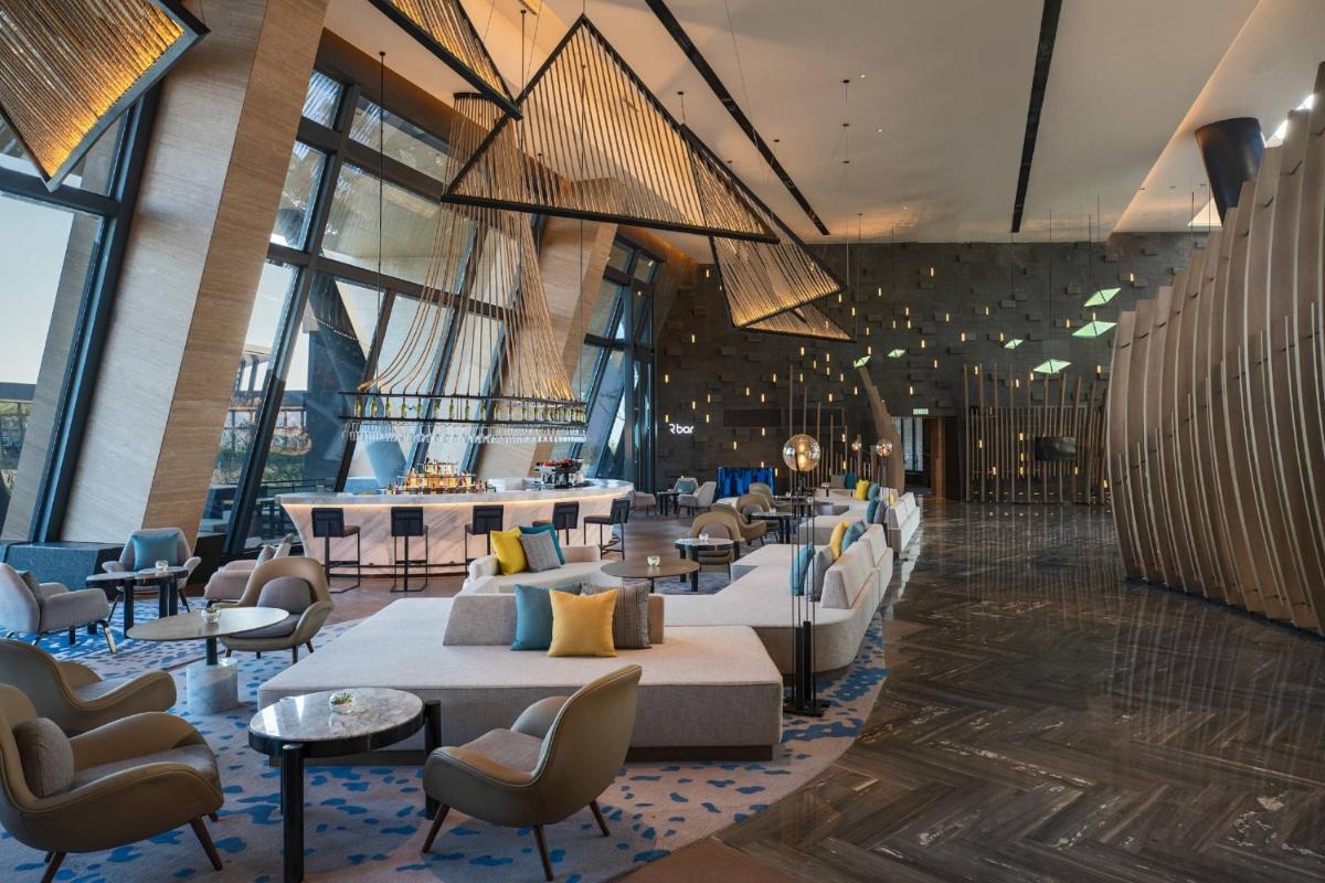 Renaissance Xiamen Hotel - Housity