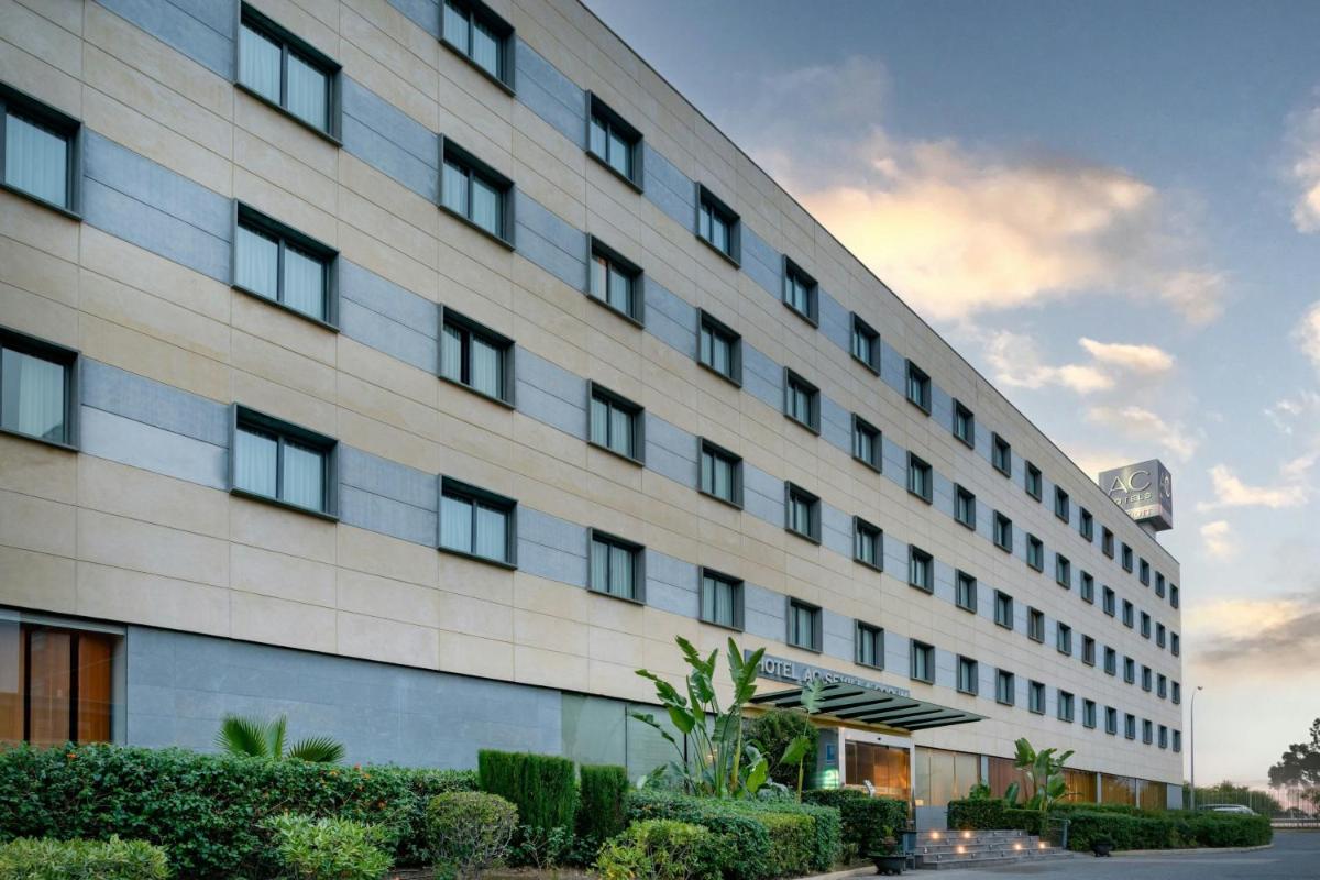 AC Hotel Sevilla Fórum by Marriott - Housity