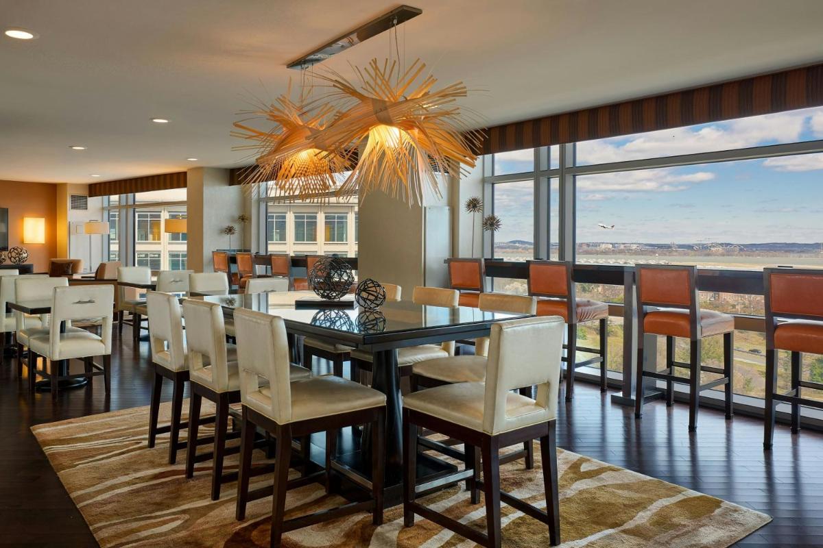 Renaissance Arlington Capital View Hotel - Housity